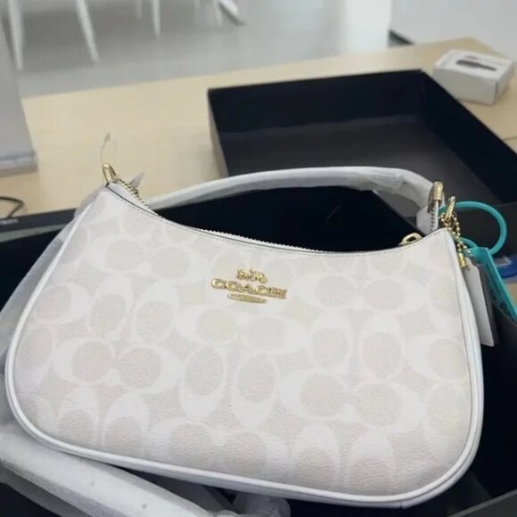 Coach Teri Shoulder Bag In Signature Canvas - Picture 3 of 6